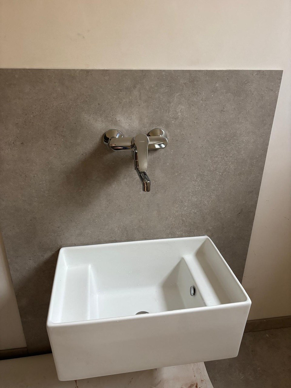 Wastafel met muurkraan Edingen